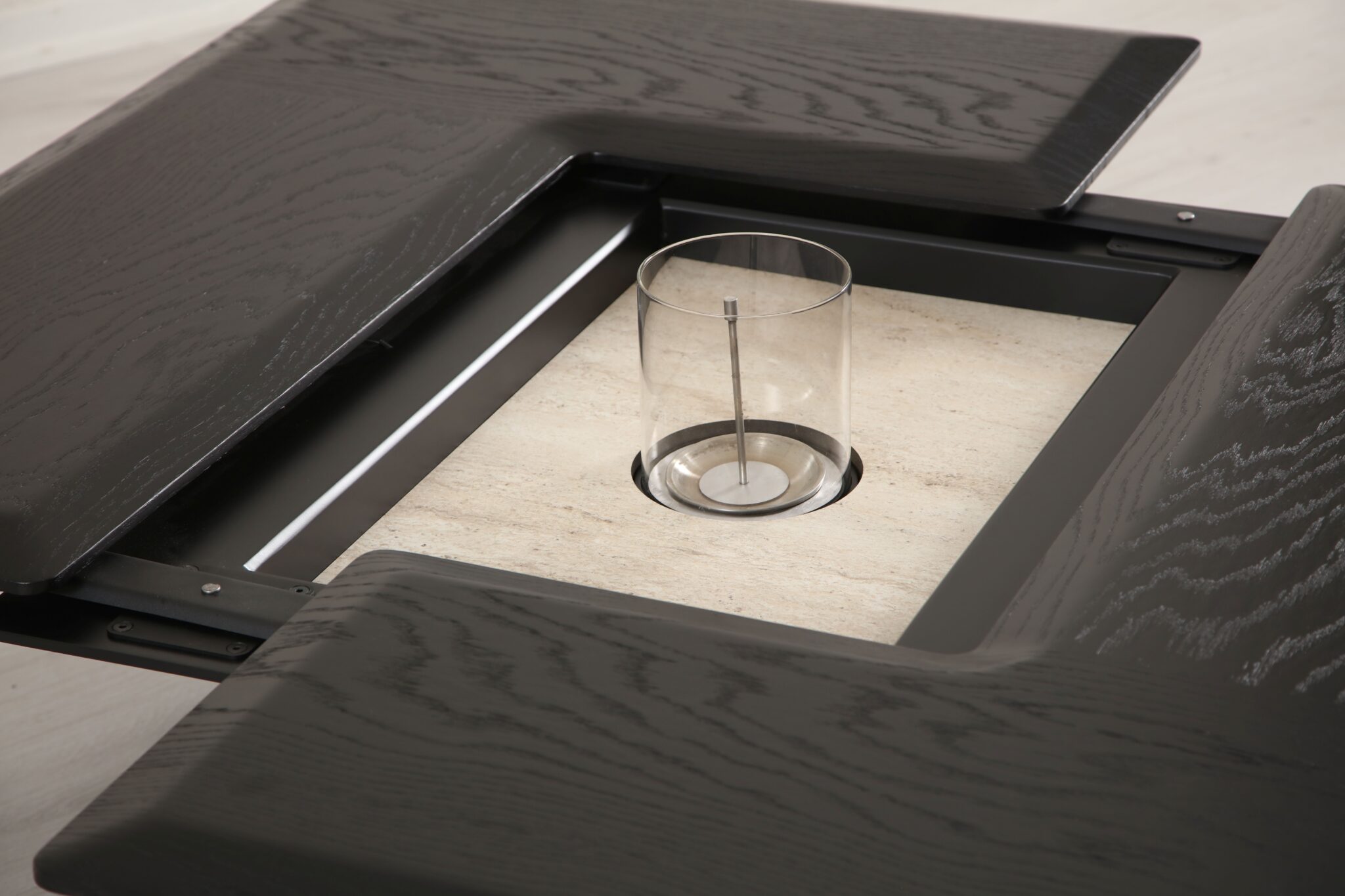 Masuta de Cafea, Event Black