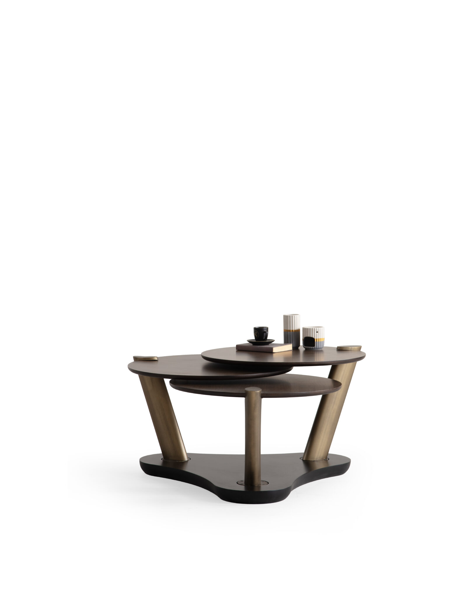 Masuta de Cafea, Trio