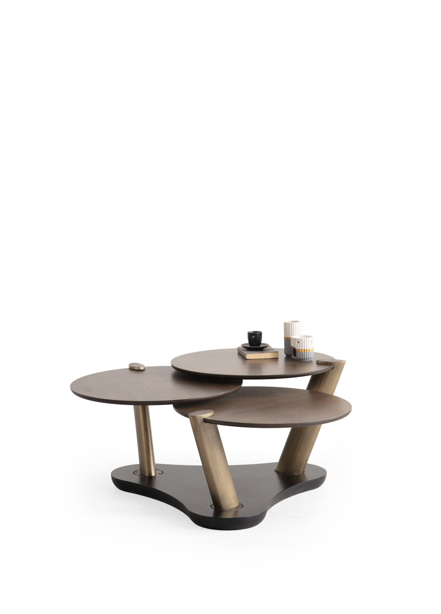 Masuta de Cafea, Trio